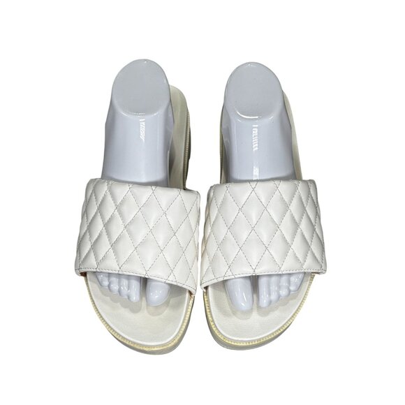Quilted White Platform Slide Sandals Size 10 With Textured Sole By Wild Pair - Picture 2 of 6